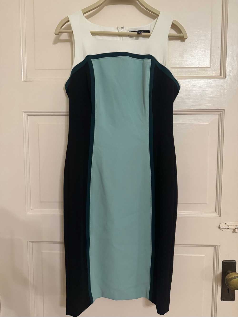 Sleeveless Colorblock Sheath Dress in Light Blue, Black & White